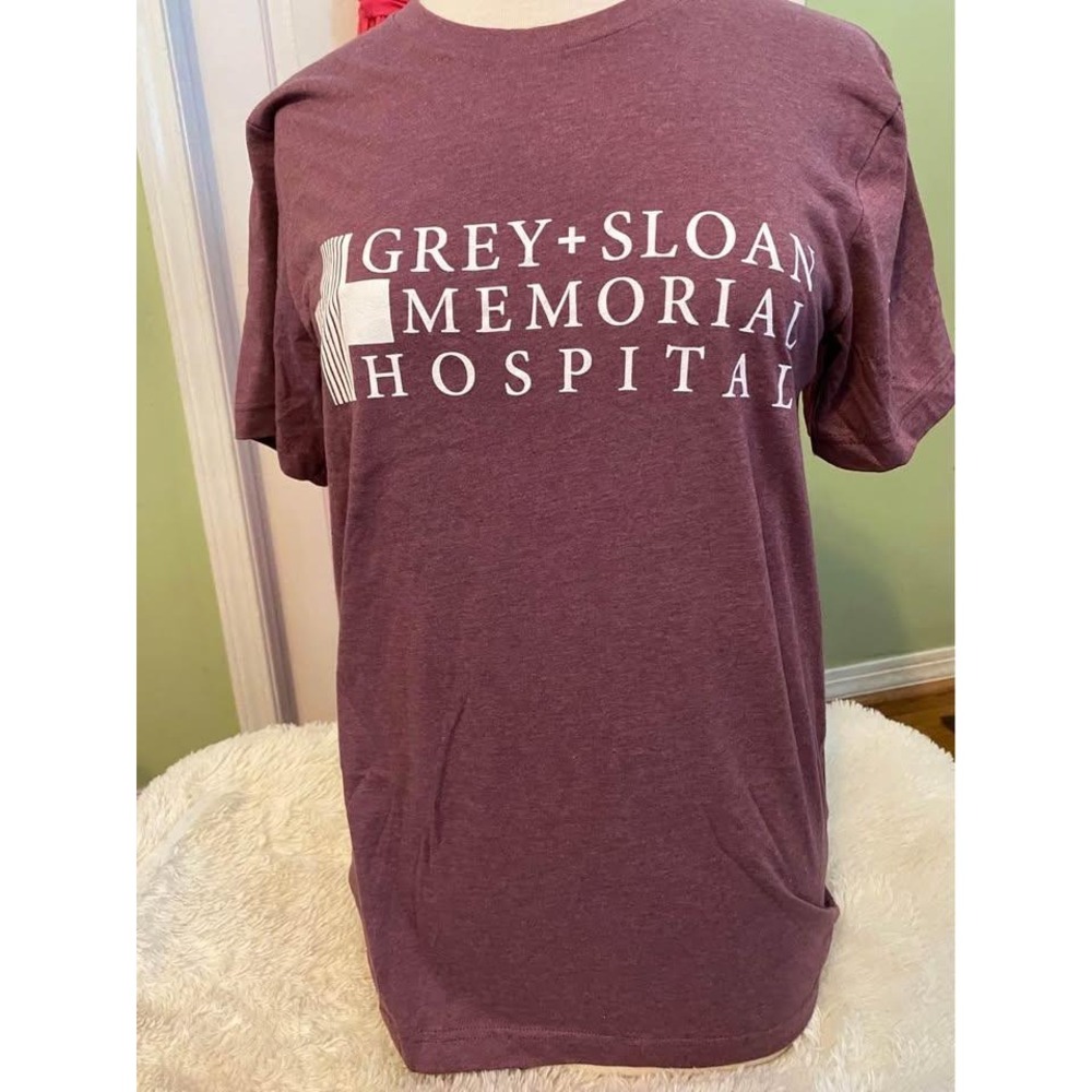 Grey + Sloan Memorial Hospital Maroon Heathered Graphic T-shirt sz M